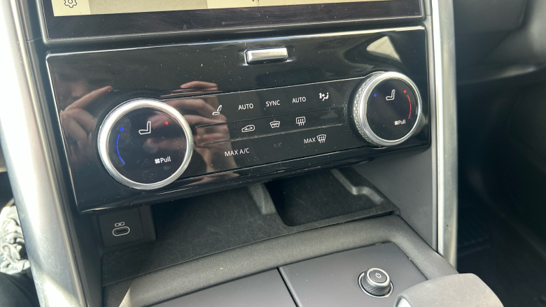 Land Rover Discovery 3.0 D300 S 5dr Auto Diesel Station Wagon